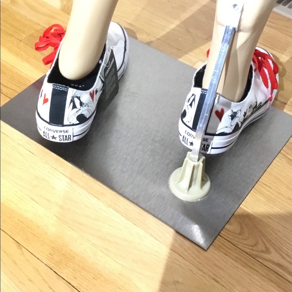 Brand New, Looney Tunes, Converse All ⭐️ Sneakers - Picture 4 of 5